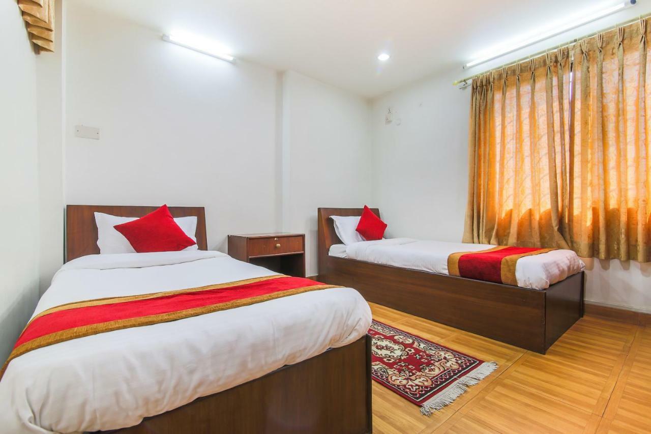 Oyo 358 Hotel Rose Star Kathmandu Exterior foto